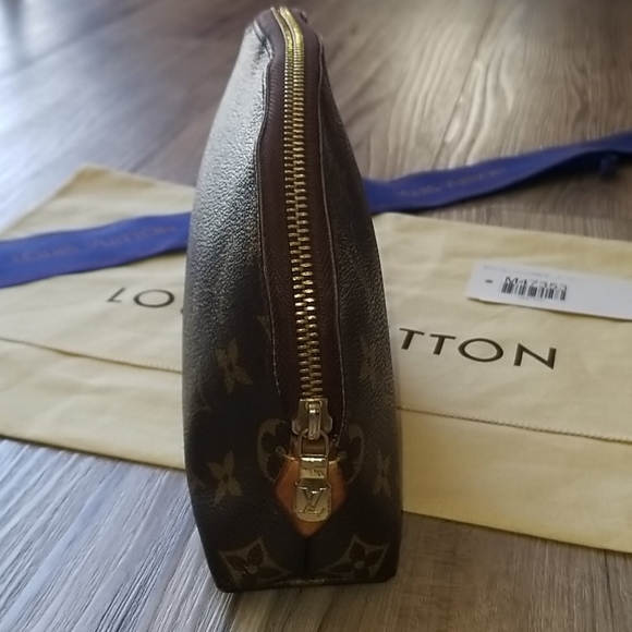 Louis Vuitton Poch. Cosmetic G.M. - Picture 8 of 16